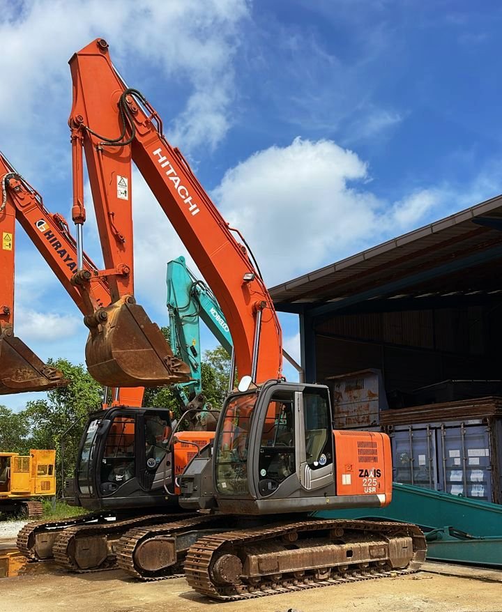 Hitachi ZX225USR-3 short tail excavator rental in Johor – working view