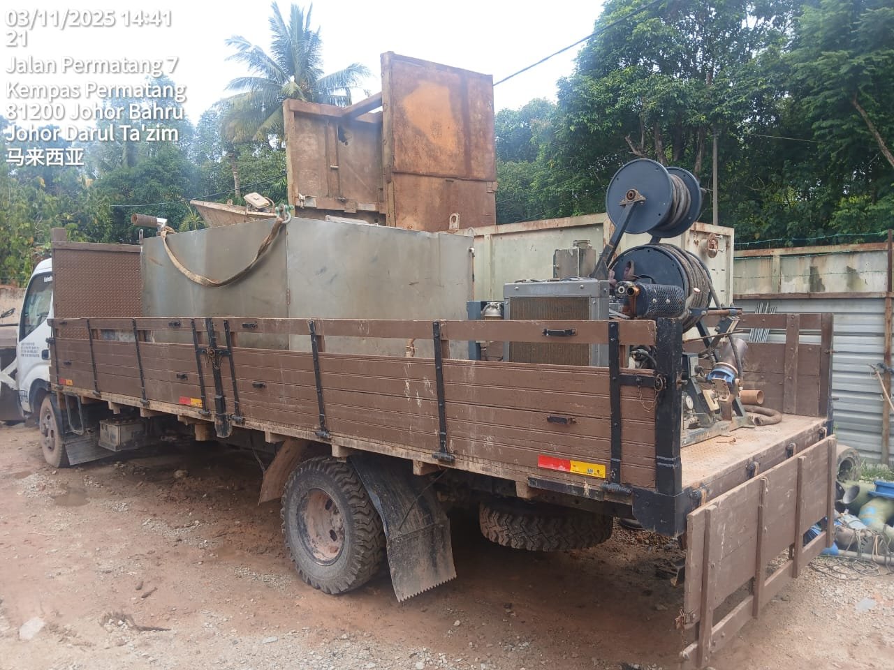 Isuzu 1-ton cargo lorry rental in Malaysia