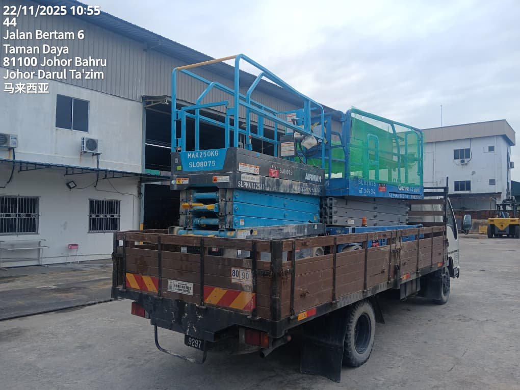 Isuzu 1-ton cargo lorry rental in Malaysia