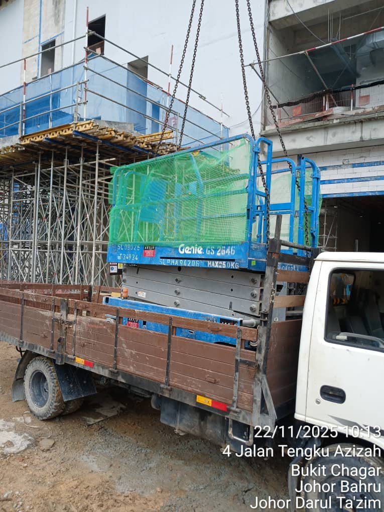 Isuzu 1-ton cargo lorry rental in Malaysia