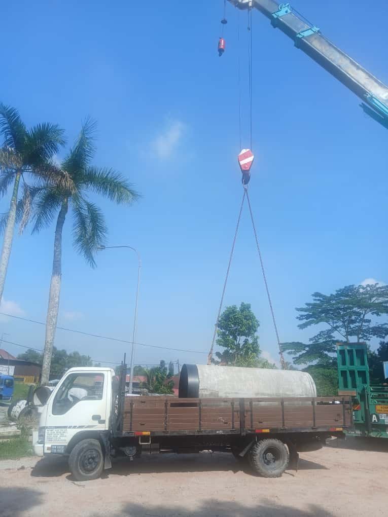 Isuzu 1-ton cargo lorry rental in Malaysia