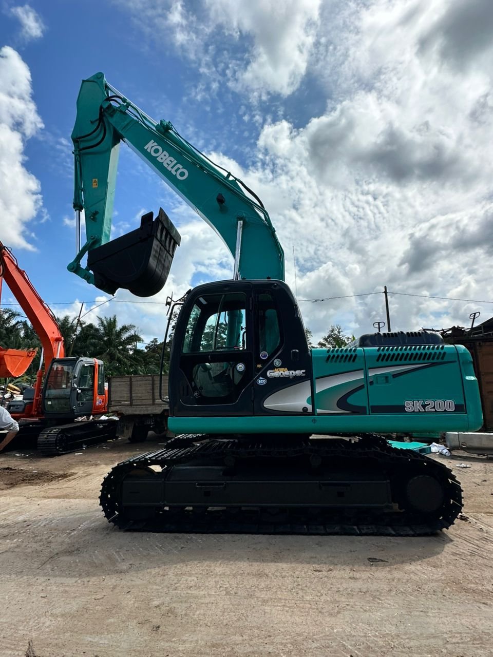 Kobelco SK200 excavator rental in Johor – Unit C multiple angle photos