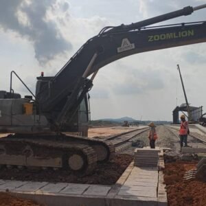 Zoomlion ZE330E-10 33-ton excavator rental in Johor – working photo